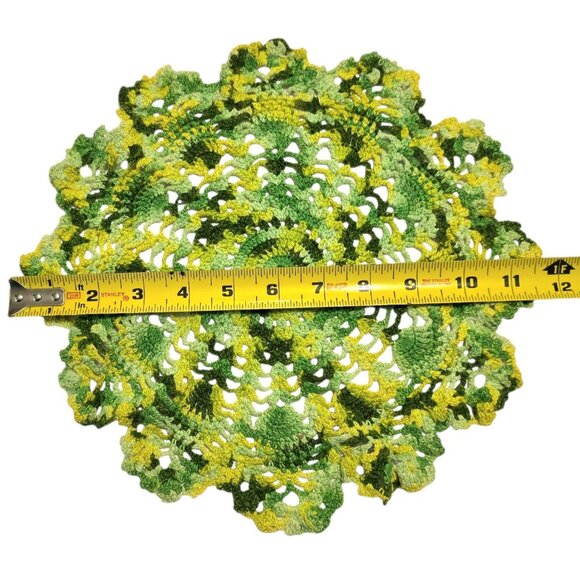 4 Vintage Crocheted Doilies Floral Variegated Green Yellow Round Oblong Doily - Picture 6 of 7